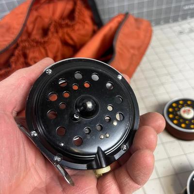 Pflueger Medalist Fly Reel with 6 Spools and a Carrying Case 