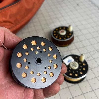 Pflueger Medalist Fly Reel with 6 Spools and a Carrying Case 