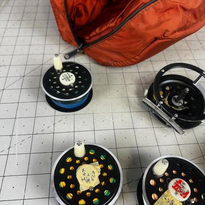 Pflueger Medalist Fly Reel with 6 Spools and a Carrying Case 