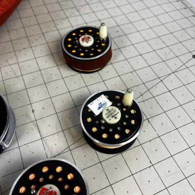 Pflueger Medalist Fly Reel with 6 Spools and a Carrying Case 