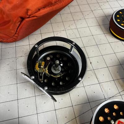 Pflueger Medalist Fly Reel with 6 Spools and a Carrying Case 