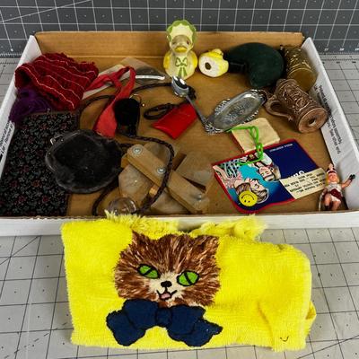 Tray of Vintage Items, Cat Towel, Needles, Coin Purse.