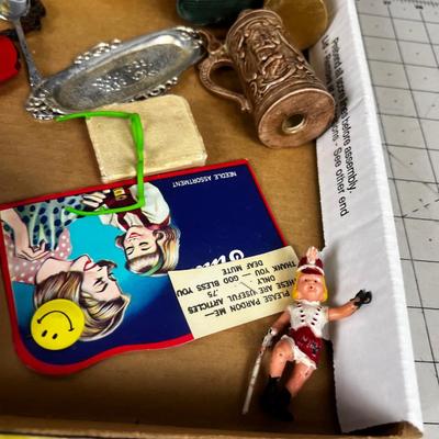 Tray of Vintage Items, Cat Towel, Needles, Coin Purse.