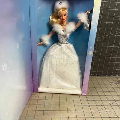 Barbie's Winter Reflection 2002 New in the Box 