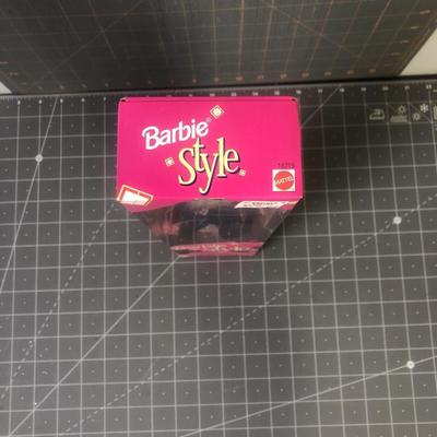 Mattel "Style Barbie" 1997 #18219 Blonde Hair - NRFB