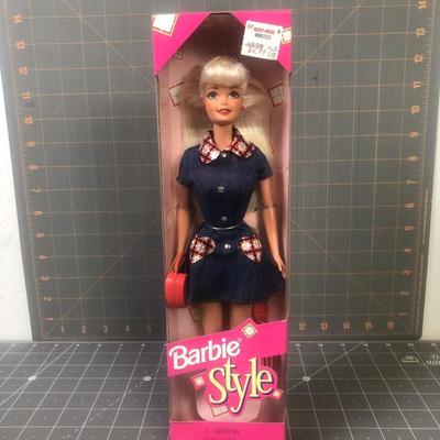 Mattel "Style Barbie" 1997 #18219 Blonde Hair - NRFB