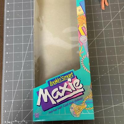 Hasbro Lookin' Smart Maxie #8210 OPEN
