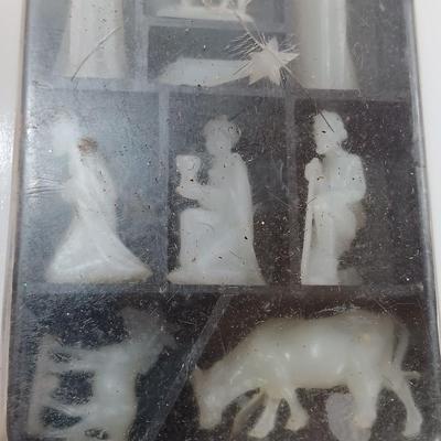 1960's COMPLETE GLOW IN THE DARK miniature Nativity set