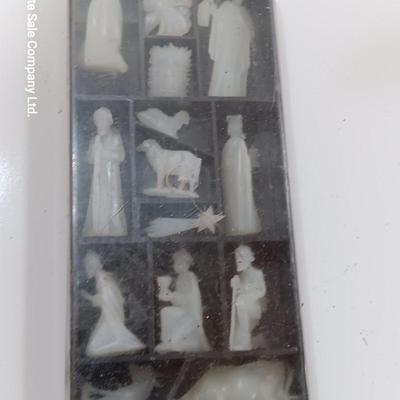 1960's COMPLETE GLOW IN THE DARK miniature Nativity set