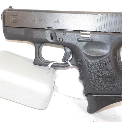 Glock 27 / Austria, / >40 cal. pistol, 1 mag/ est. $340 to $550.