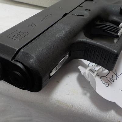 Glock 27 / Austria, / >40 cal. pistol, 1 mag/ est. $340 to $550.