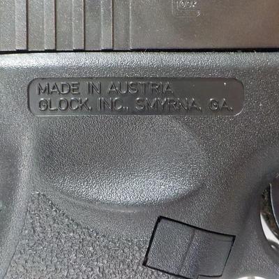 Glock 27 / Austria, / >40 cal. pistol, 1 mag/ est. $340 to $550.