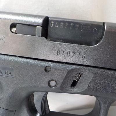 Glock 27 / Austria, / >40 cal. pistol, 1 mag/ est. $340 to $550.