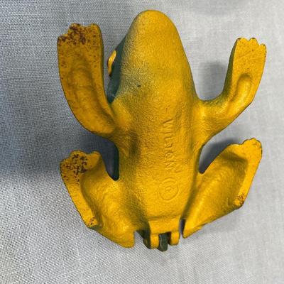 Wilton cast metal painted frog