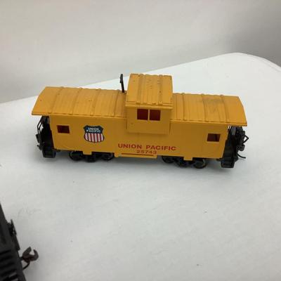 463 Bachman Electric Train Cars, Union Pacific with Silver Series Caboose