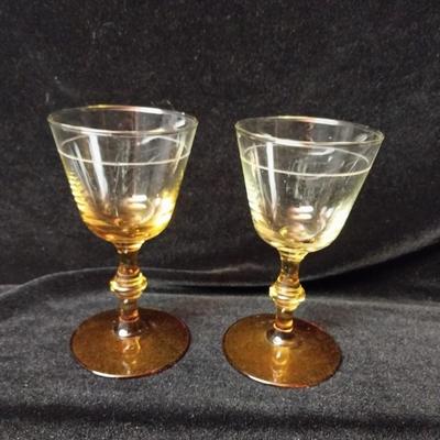 AMBER GLASS FOOTED BOWL, CRUET AND STEMMED GLASSES, GLASS PHEASANT
