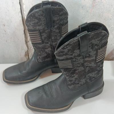 Men's Like new Ariat square toed Cowboy boots American flag Size 10D
