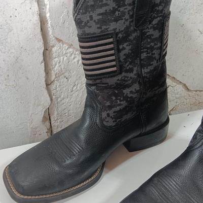 Men's Like new Ariat square toed Cowboy boots American flag Size 10D