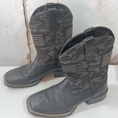 Men's Like new Ariat square toed Cowboy boots American flag Size 10D