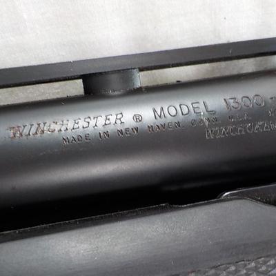 Winchester Defender Model 1300 , 12 gauge , pump shot gun, 2.75 & 3 in./est.$300 to $500.