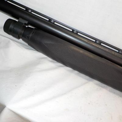 Winchester Defender Model 1300 , 12 gauge , pump shot gun, 2.75 & 3 in./est.$300 to $500.