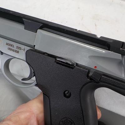 Smith & Wesson Sports Target 22 LR Cal. mod. 223-1 pistol SA. est. $150 to $300..
