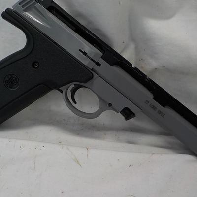 Smith & Wesson Sports Target 22 LR Cal. mod. 223-1 pistol SA. est. $150 to $300..