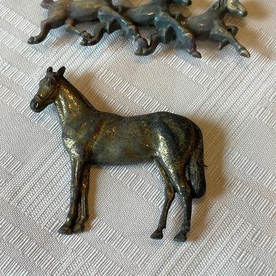 2 horse pins