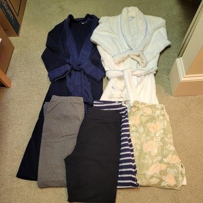 Womenâ€™s Sz M Robes and Pajamas (PC1-CE)