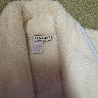 Womenâ€™s Sz M Robes and Pajamas (PC1-CE)