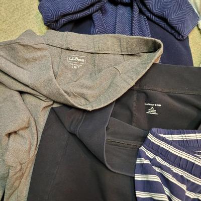 Womenâ€™s Sz M Robes and Pajamas (PC1-CE)