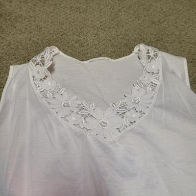 Womenâ€™s Sz M Robes and Pajamas (PC1-CE)