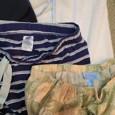 Womenâ€™s Sz M Robes and Pajamas (PC1-CE)