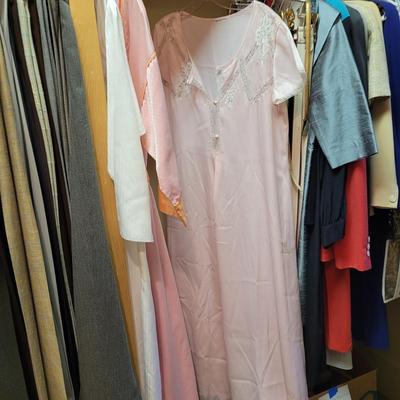 Womenâ€™s Sz M Robes and Pajamas (PC1-CE)