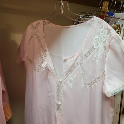 Womenâ€™s Sz M Robes and Pajamas (PC1-CE)