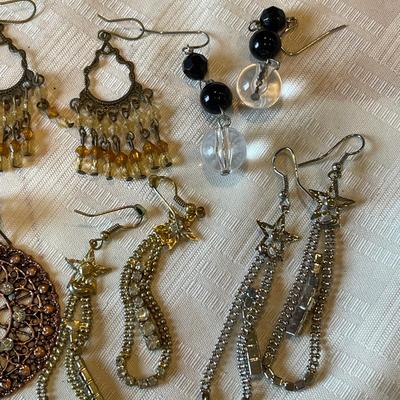 7 pairs dangling earrings