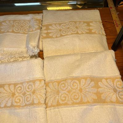 Vintage Woven Pattern towels