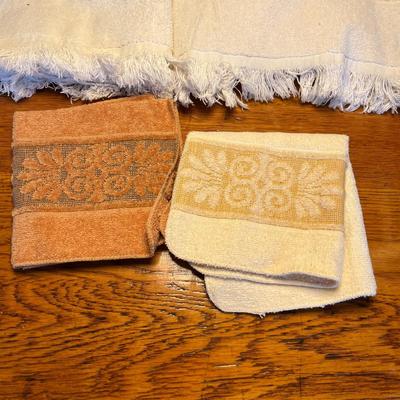 Vintage Woven Pattern towels