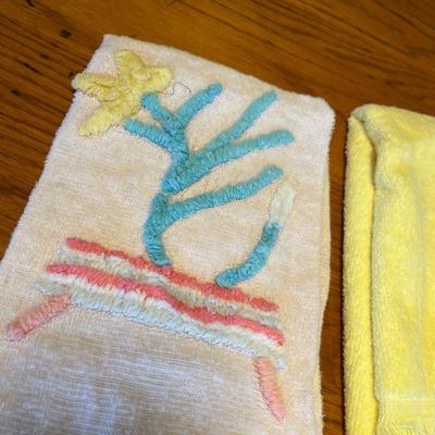 Lot of decorative hand towels