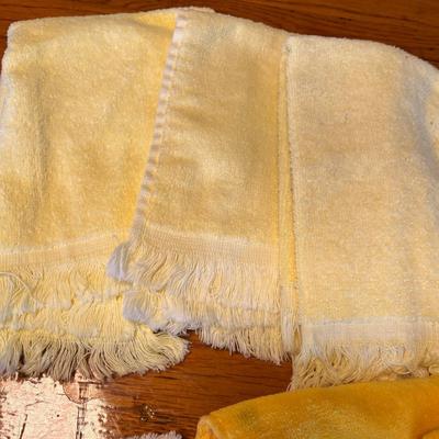 Lot of decorative hand towels