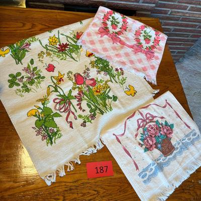 Vintage floral print towels