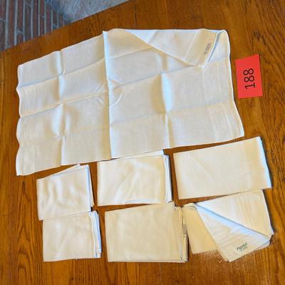 Lot of linen napkins, tea towels