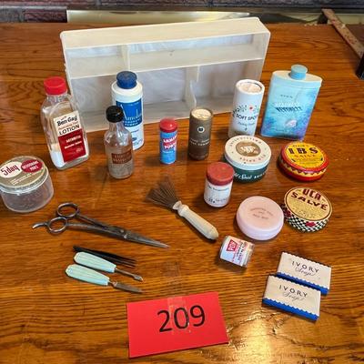Tray of vintage personal care items!
