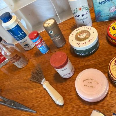 Tray of vintage personal care items!