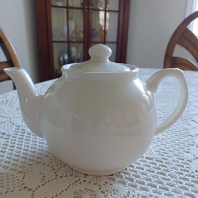 Sadler England white teapot