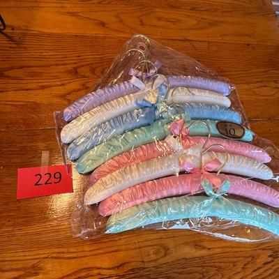NIP Padded hangers