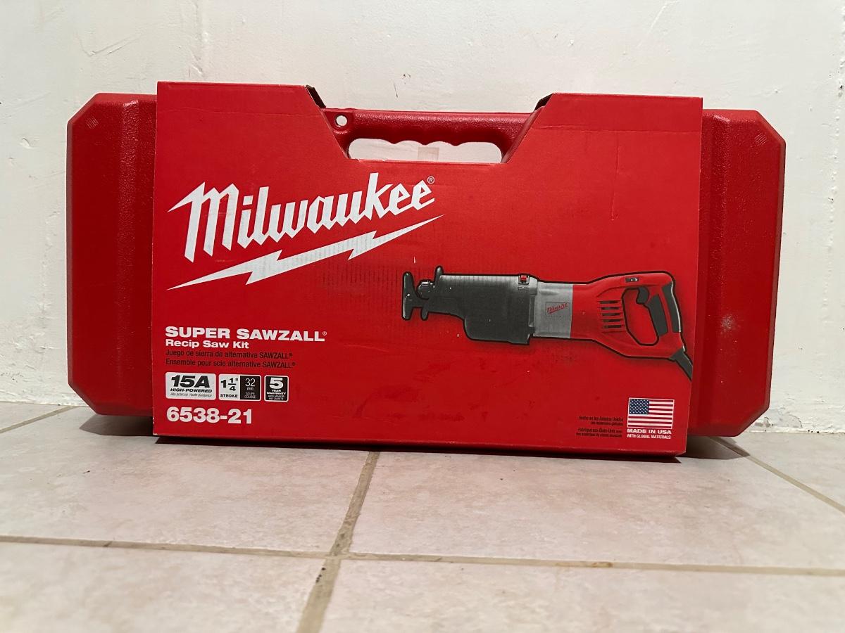 BRAND NEW MILWAUKEE SUPER SAWZALL RECIP SAW KIT