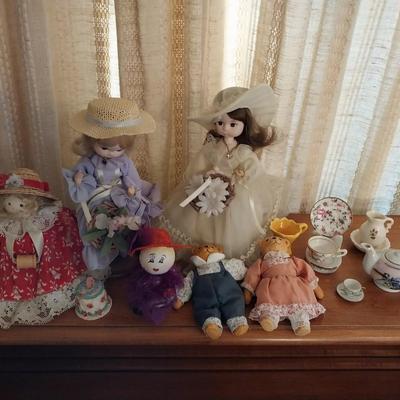 LARGE PORCELAIN BRIDE AND BABY WITH OTHER SMALL DOLLS