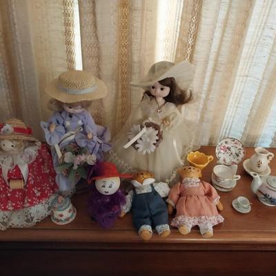 LARGE PORCELAIN BRIDE AND BABY WITH OTHER SMALL DOLLS