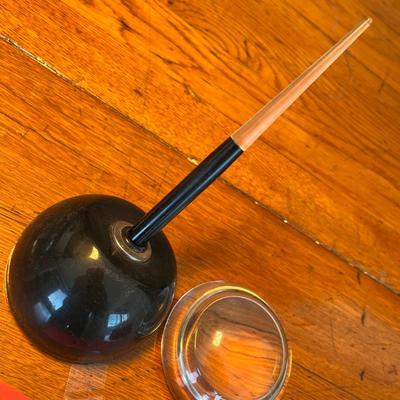 Schaefer Pen & stand